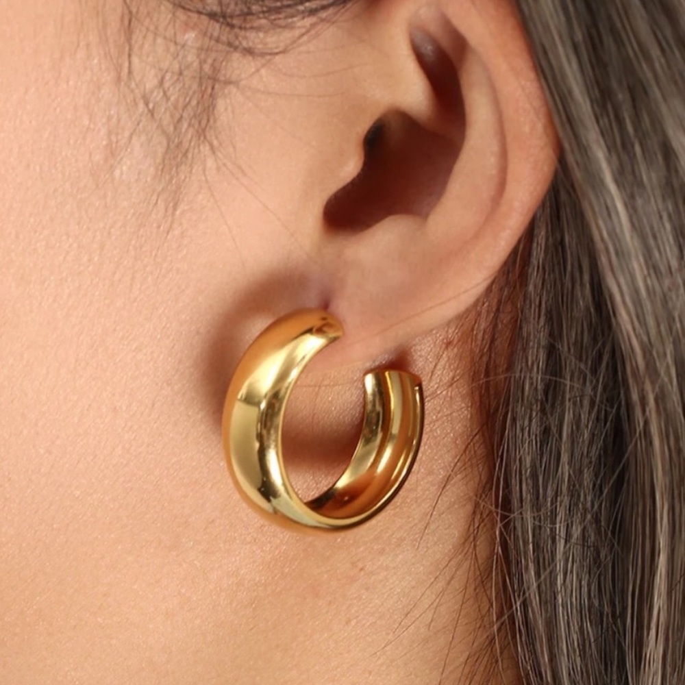 NEW ELEGANT 18K GOLD HOOP EARRINGS, NICE EARRINGS, CUTE EARRINGS - Picture 3 of 6